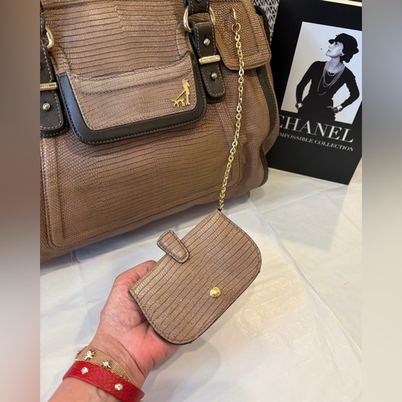 HENRI BENDEL 3/fer Emboss Leather Satchel “LADY WALKING DOG” & NWT Large Key Fob - Picture 13 of 16